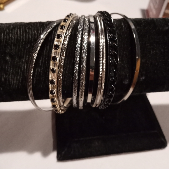 Bangle bracelets - Picture 2 of 2